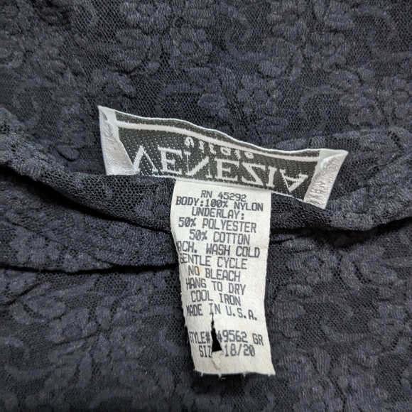 Venezia Vintage Stretch Lace Sweetheart Blouse - Picture 2 of 6